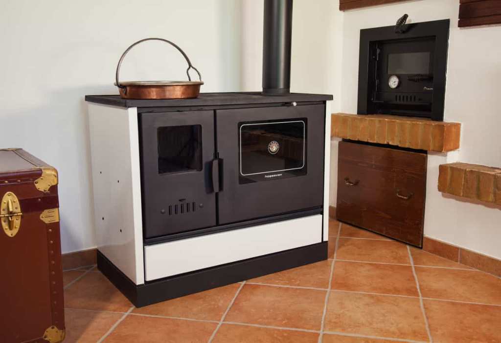 CUCINA A LEGNA CON FORNO 7,9 kW col. Bianco Ral 9003 FV57745 