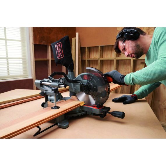 Black+Decker TRONCATRICE RADIALE BES701-QS 216 mm. 1.500 W FV56264 Black + Decker