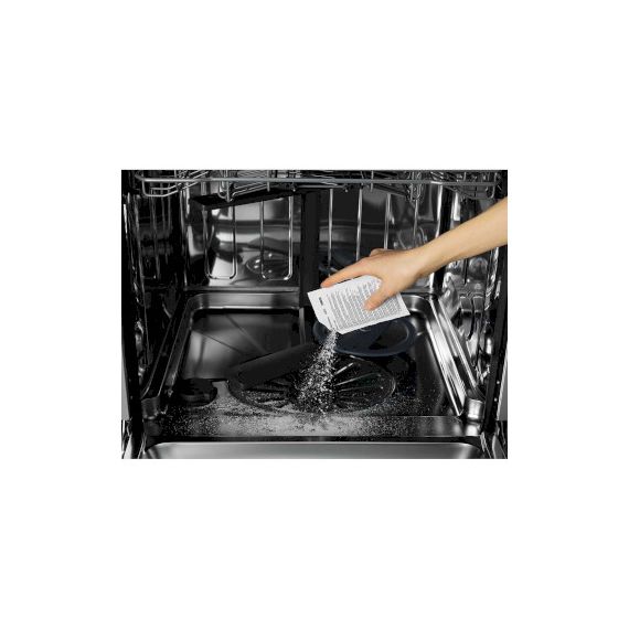 M2GCP600 Clean & Care 3-in-1 for washing machines and dishwashers - 6 sachets NEM2GCP600 Electrolux